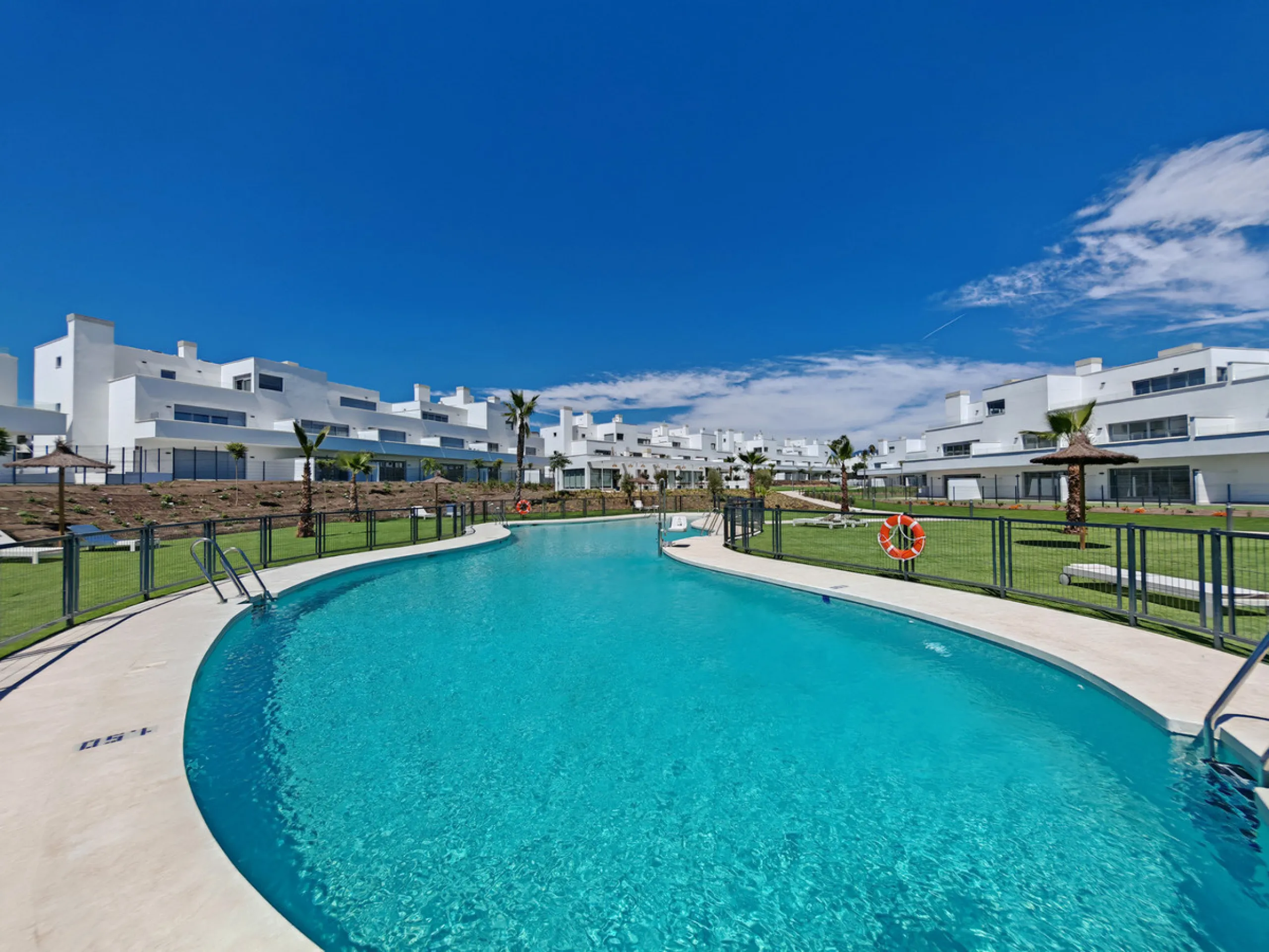 Apartment for sale in Cancelada, Estepona with 2 bedrooms, 2 bathrooms, 1 on suite bathroom and with orientation west, with communal swimming pool, private garage (1 parking spaces) and communal garden. Regarding property dimensions, it has 91 m² built, 7