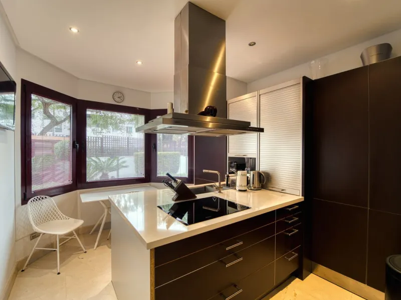 Located in the sought-after Malibu community in Marbella, this elegant ground-floor apartment combines luxury, comfort, and an unbeatable location. South-facing, the property enjoys abundant natural light throughout the day, creating a bright and welcomin