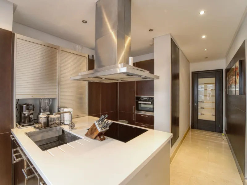 Located in the sought-after Malibu community in Marbella, this elegant ground-floor apartment combines luxury, comfort, and an unbeatable location. South-facing, the property enjoys abundant natural light throughout the day, creating a bright and welcomin