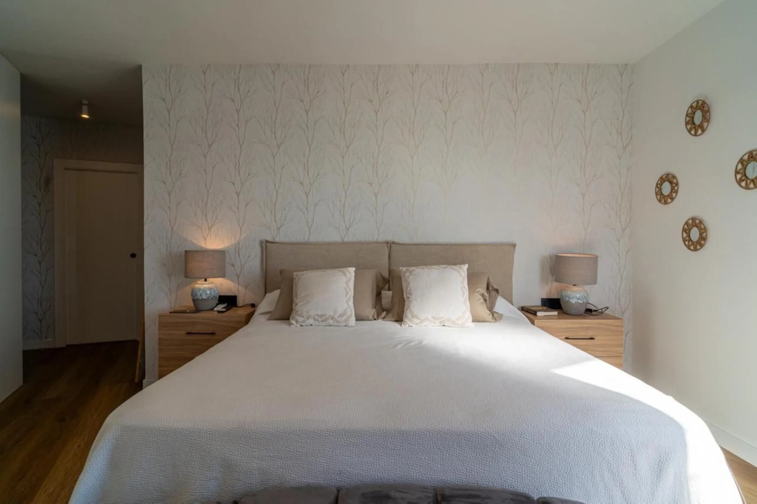 This 193 m² apartment is located on the first line of the beach, in one of Málaga's most sought-after areas. An excellent option for comfortable living or investment.