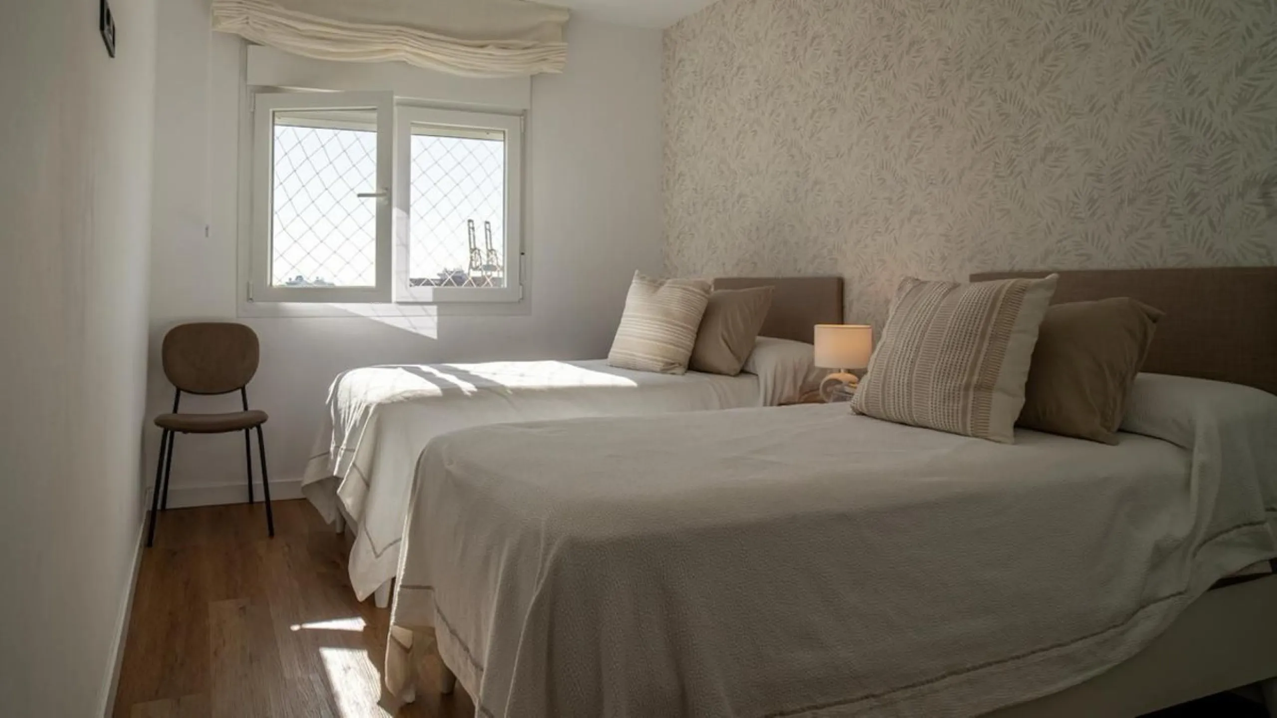 This 193 m² apartment is located on the first line of the beach, in one of Málaga's most sought-after areas. An excellent option for comfortable living or investment.