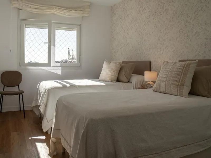 This 193 m² apartment is located on the first line of the beach, in one of Málaga's most sought-after areas. An excellent option for comfortable living or investment.