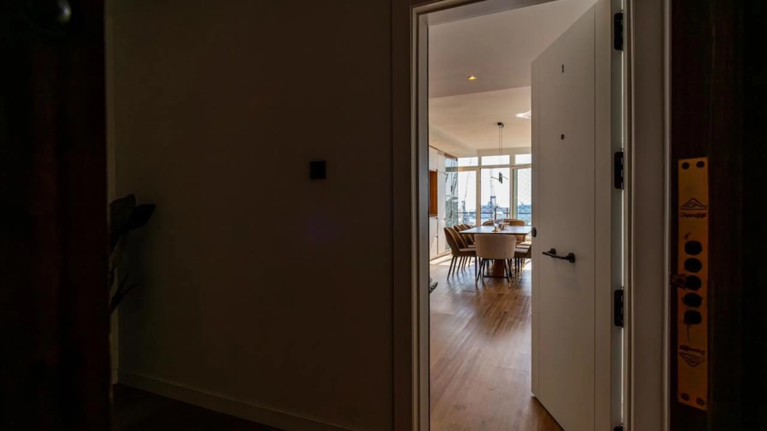 This 193 m² apartment is located on the first line of the beach, in one of Málaga's most sought-after areas. An excellent option for comfortable living or investment.