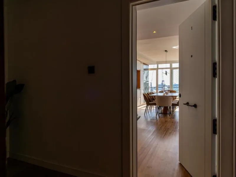 This 193 m² apartment is located on the first line of the beach, in one of Málaga's most sought-after areas. An excellent option for comfortable living or investment.