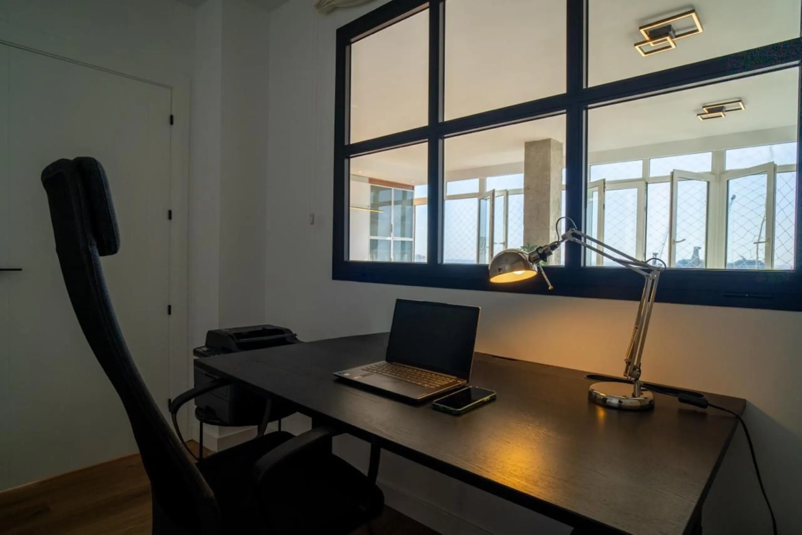 This 193 m² apartment is located on the first line of the beach, in one of Málaga's most sought-after areas. An excellent option for comfortable living or investment.