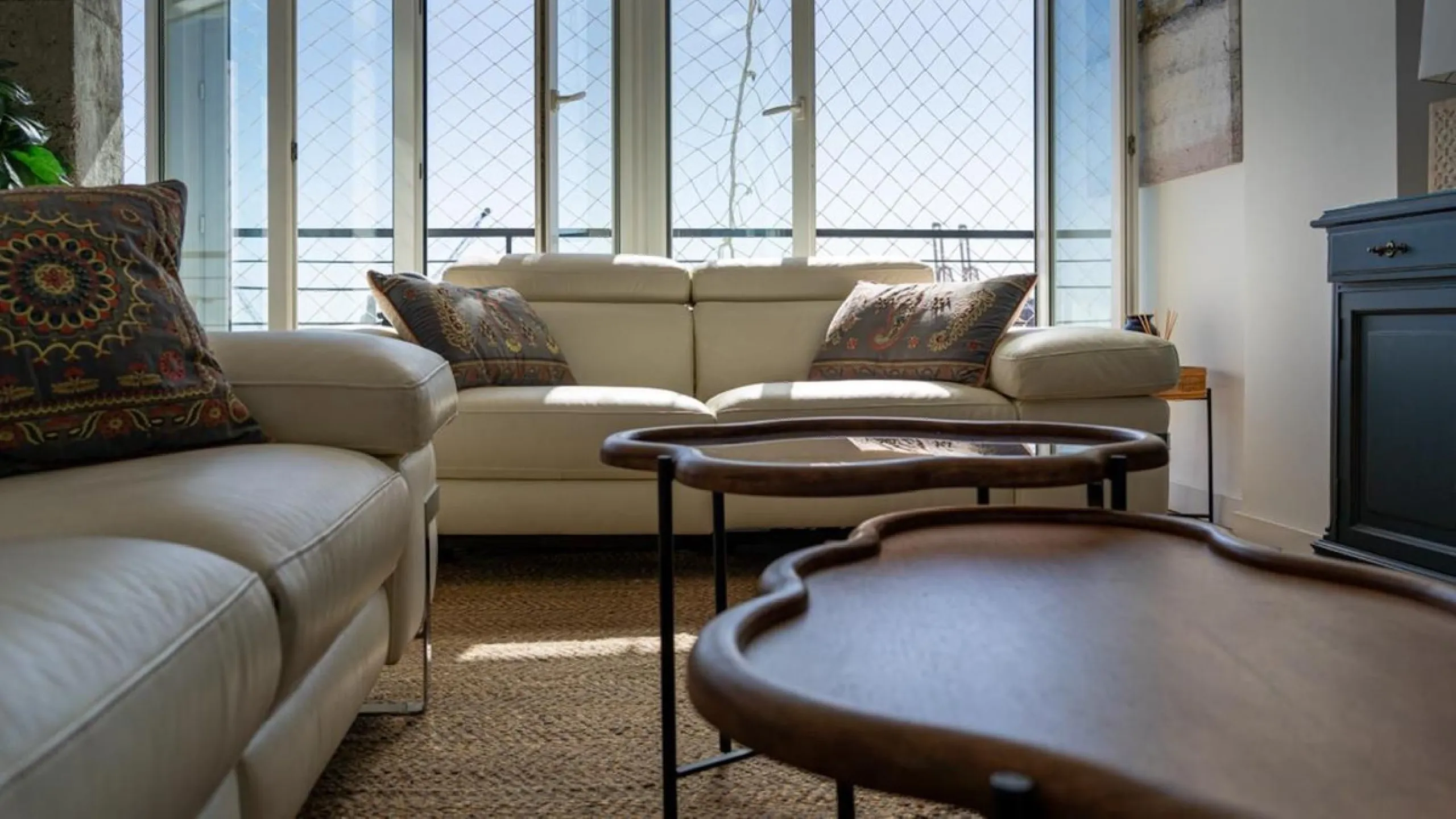 This 193 m² apartment is located on the first line of the beach, in one of Málaga's most sought-after areas. An excellent option for comfortable living or investment.
