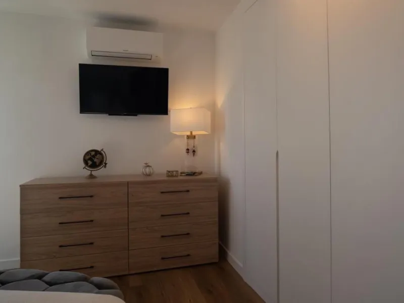 This 193 m² apartment is located on the first line of the beach, in one of Málaga's most sought-after areas. An excellent option for comfortable living or investment.