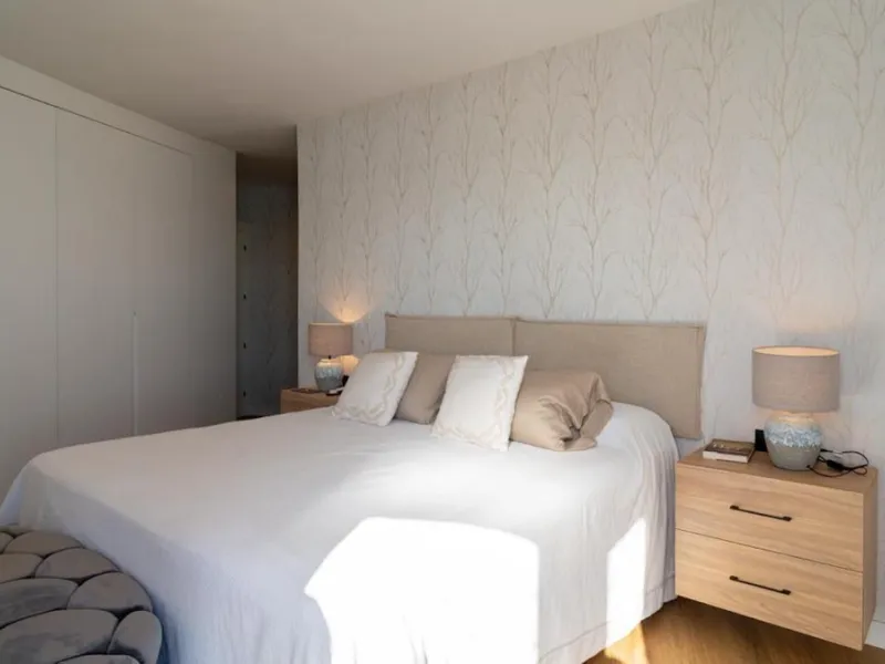 This 193 m² apartment is located on the first line of the beach, in one of Málaga's most sought-after areas. An excellent option for comfortable living or investment.