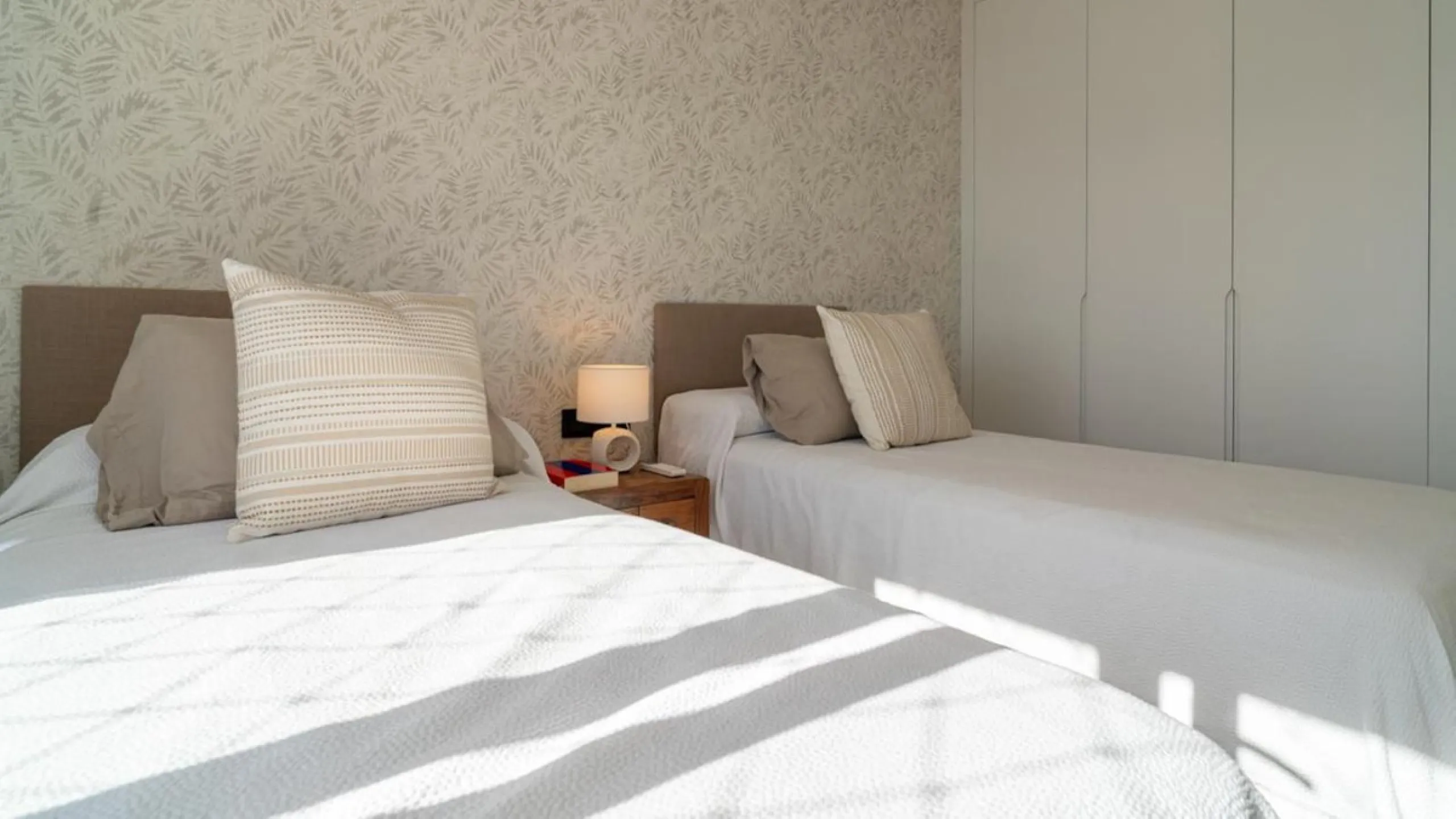 This 193 m² apartment is located on the first line of the beach, in one of Málaga's most sought-after areas. An excellent option for comfortable living or investment.