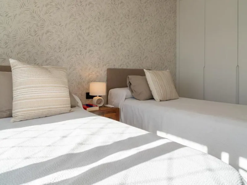 This 193 m² apartment is located on the first line of the beach, in one of Málaga's most sought-after areas. An excellent option for comfortable living or investment.