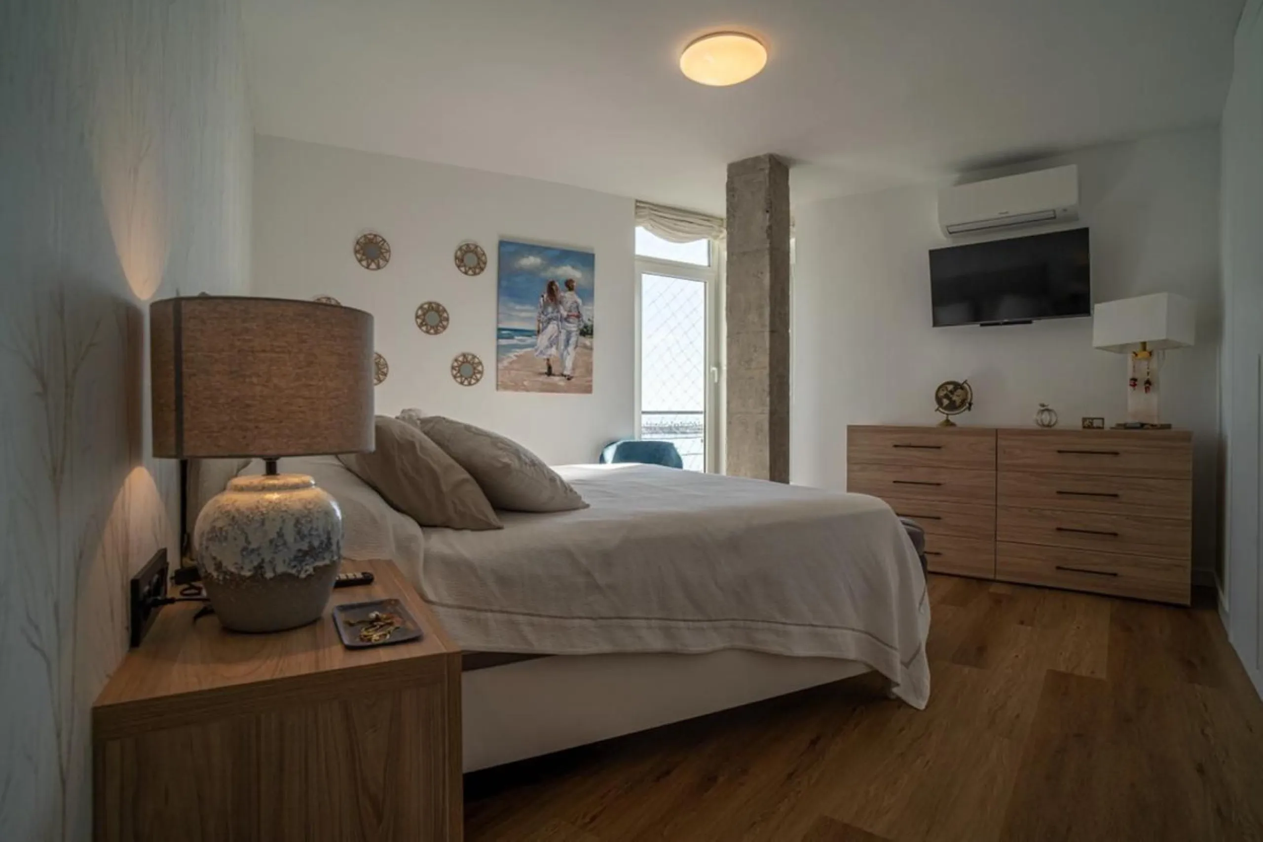 This 193 m² apartment is located on the first line of the beach, in one of Málaga's most sought-after areas. An excellent option for comfortable living or investment.