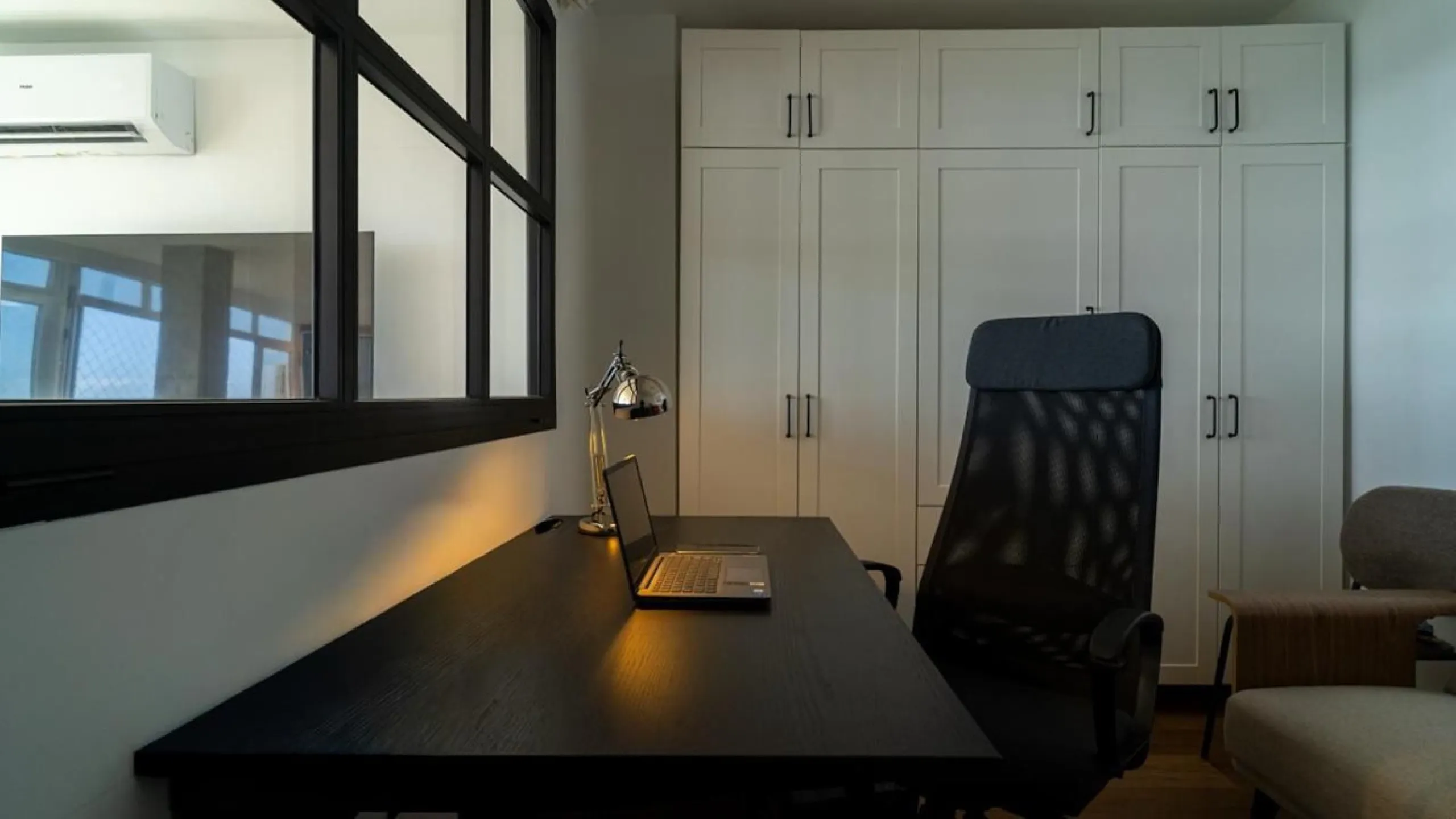This 193 m² apartment is located on the first line of the beach, in one of Málaga's most sought-after areas. An excellent option for comfortable living or investment.