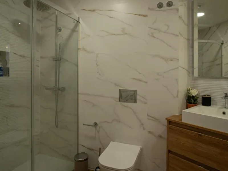 This 193 m² apartment is located on the first line of the beach, in one of Málaga's most sought-after areas. An excellent option for comfortable living or investment.