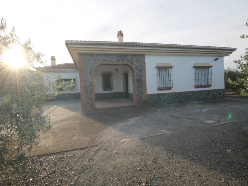 Unique opportunity: a 10,000 m² plot in Álora. The property includes a two-storey farmhouse.