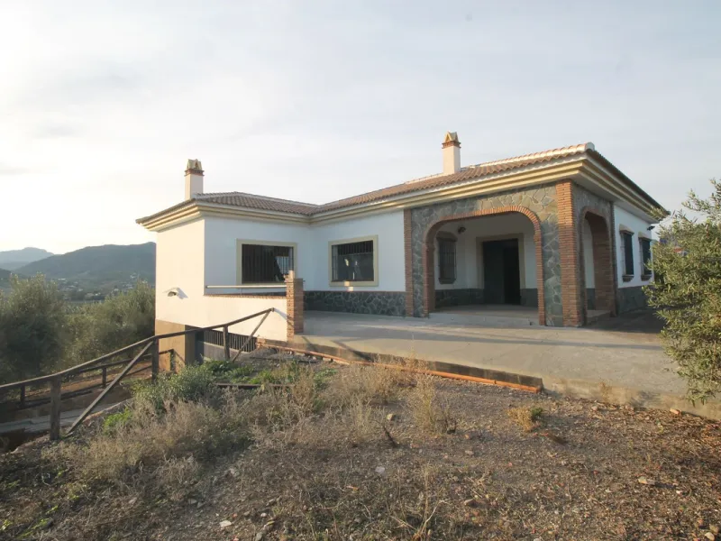Plot - Residential Plot в продаже в Alora, Málaga. Площадь дома 330 м². Площадь участка 10000 м²