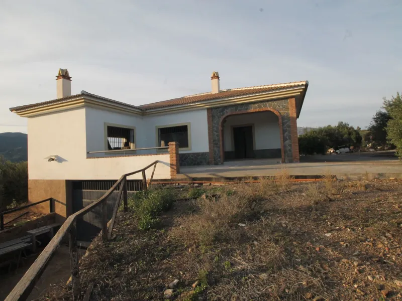 Plot - Residential Plot в продаже в Alora, Málaga. Площадь дома 330 м². Площадь участка 10000 м²