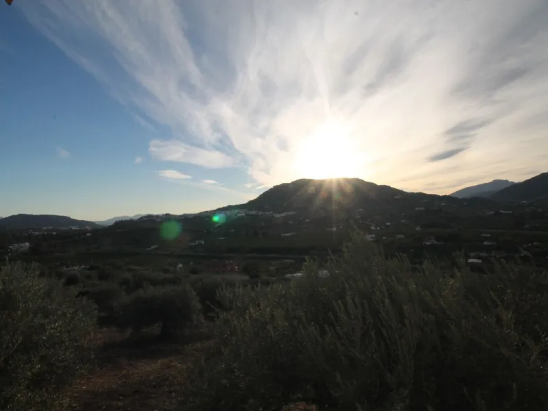 Plot - Residential Plot в продаже в Alora, Málaga. Площадь дома 330 м². Площадь участка 10000 м²