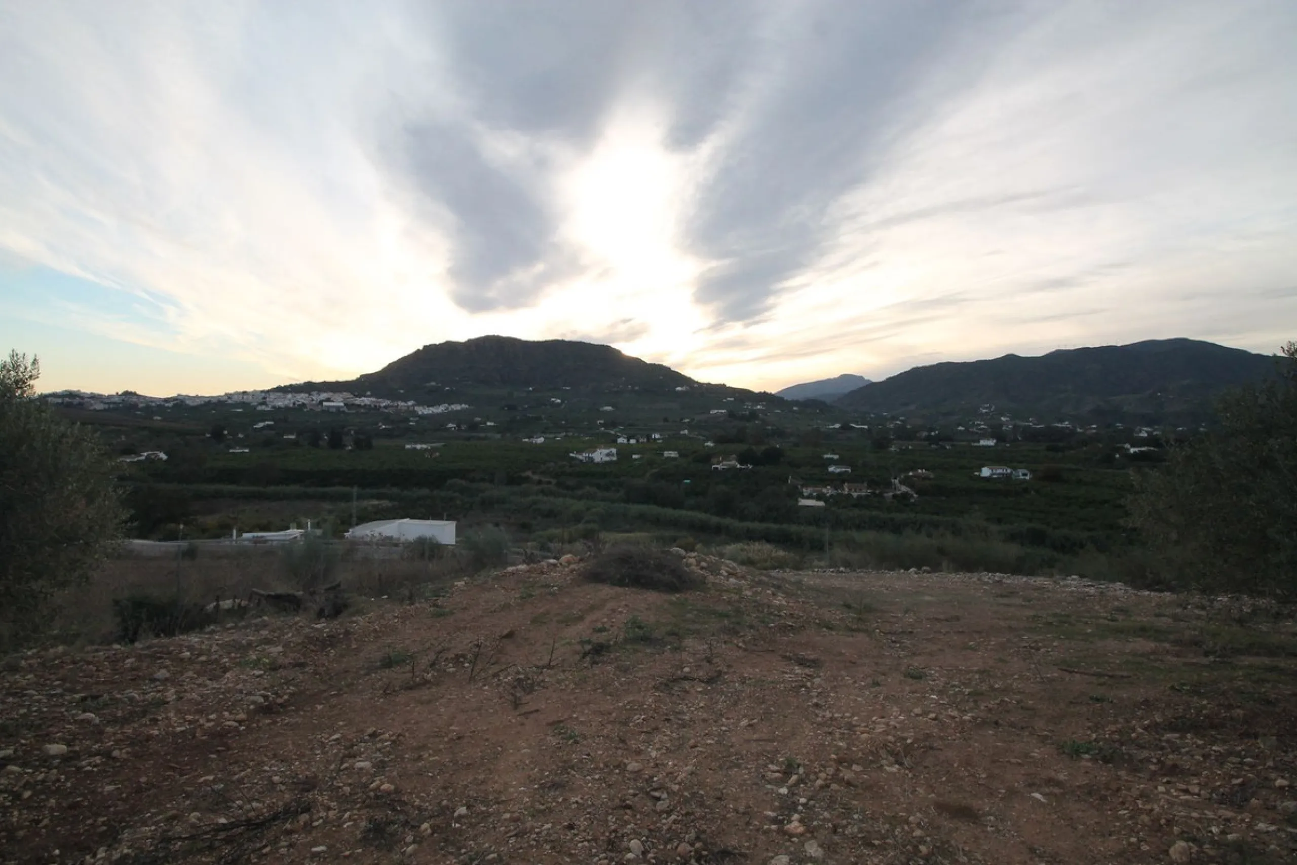 Plot - Residential Plot в продаже в Alora, Málaga. Площадь дома 330 м². Площадь участка 10000 м²
