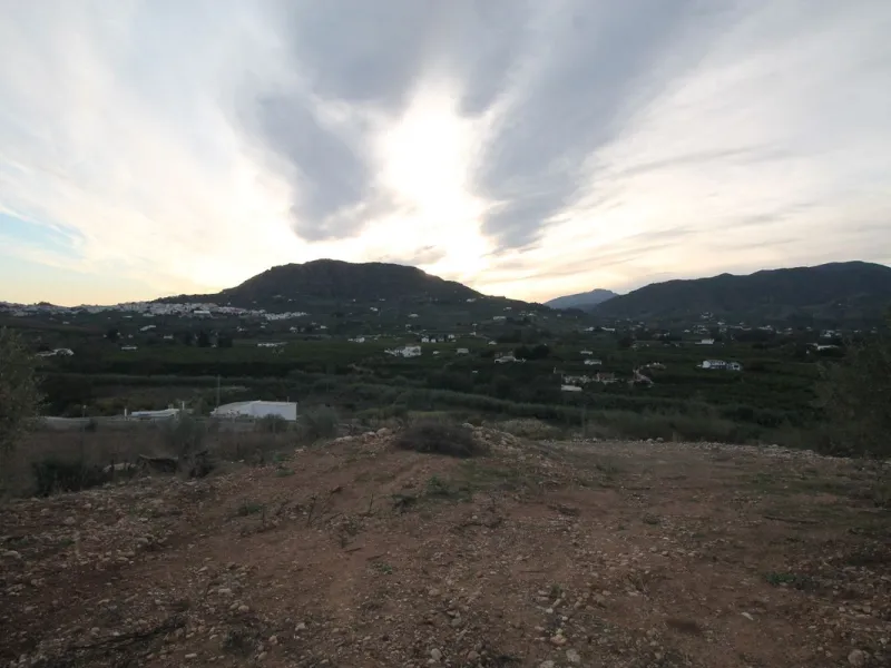 Plot - Residential Plot в продаже в Alora, Málaga. Площадь дома 330 м². Площадь участка 10000 м²