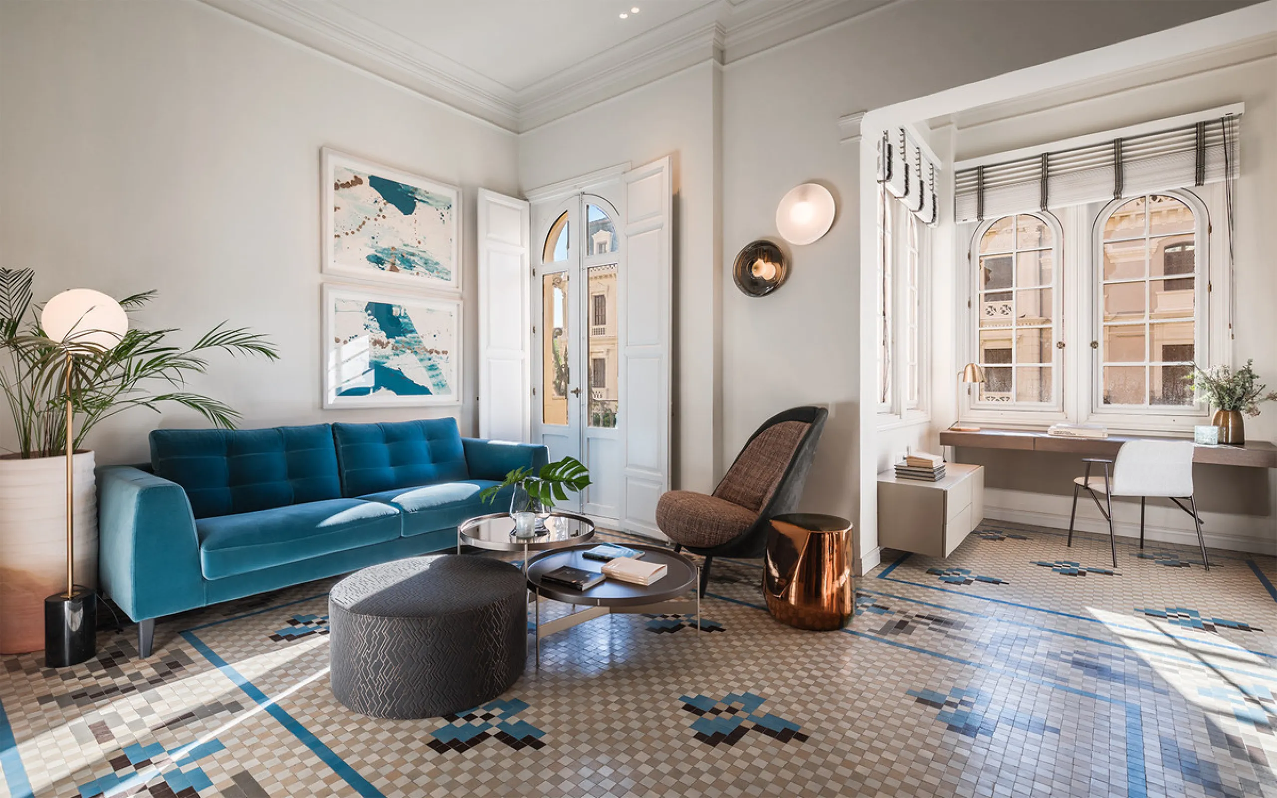 Spectacular luxury apartment located right on Paseo de Reding, in a unique building that forms part of the iconic Casas de Félix Sáenz, an architectural complex from the early 20th century. Its design, attributed to the renowned architect Fernando Guerrer