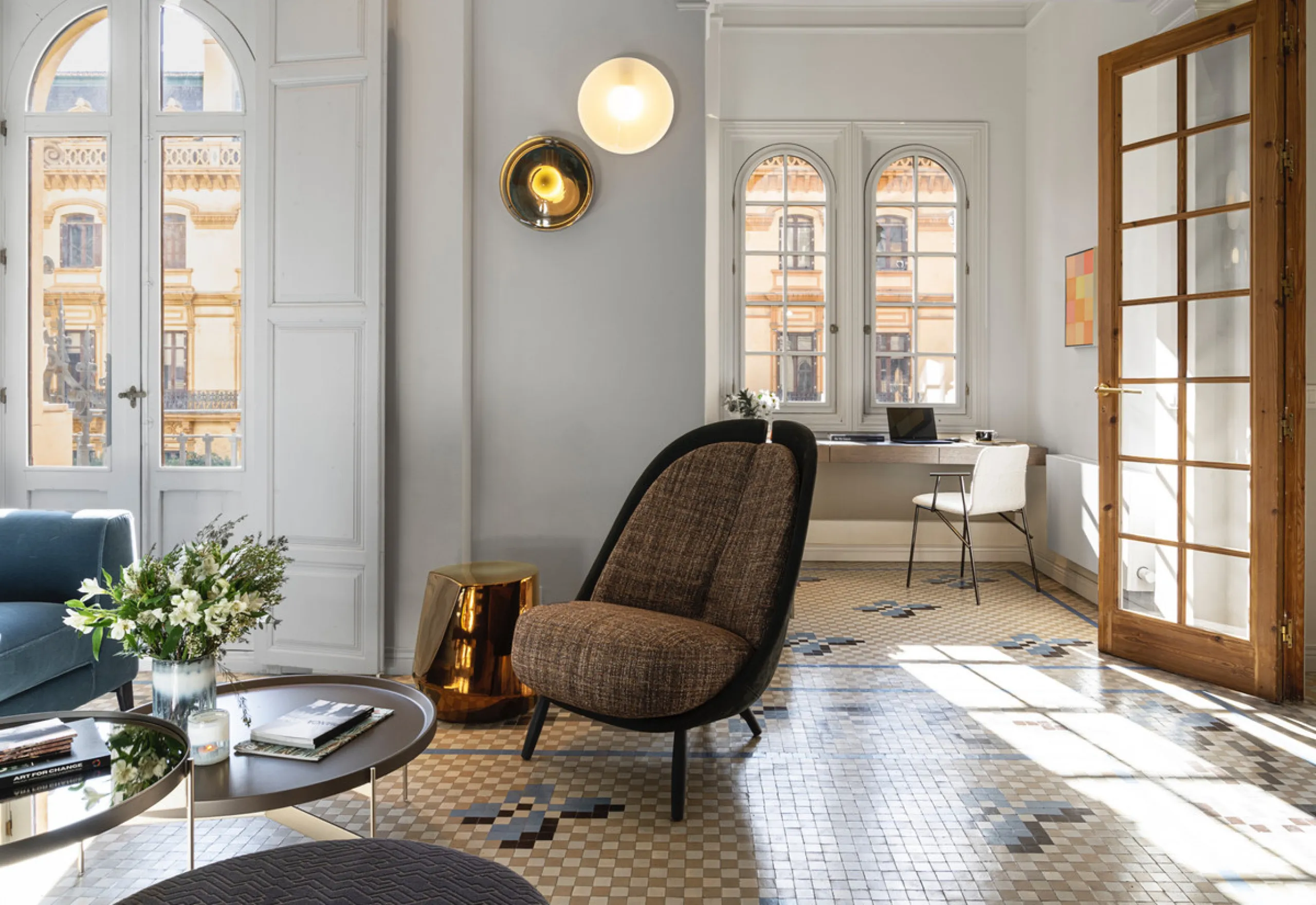 Spectacular luxury apartment located right on Paseo de Reding, in a unique building that forms part of the iconic Casas de Félix Sáenz, an architectural complex from the early 20th century. Its design, attributed to the renowned architect Fernando Guerrer