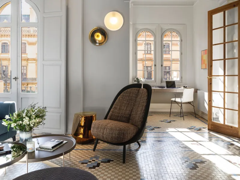 Spectacular luxury apartment located right on Paseo de Reding, in a unique building that forms part of the iconic Casas de Félix Sáenz, an architectural complex from the early 20th century. Its design, attributed to the renowned architect Fernando Guerrer