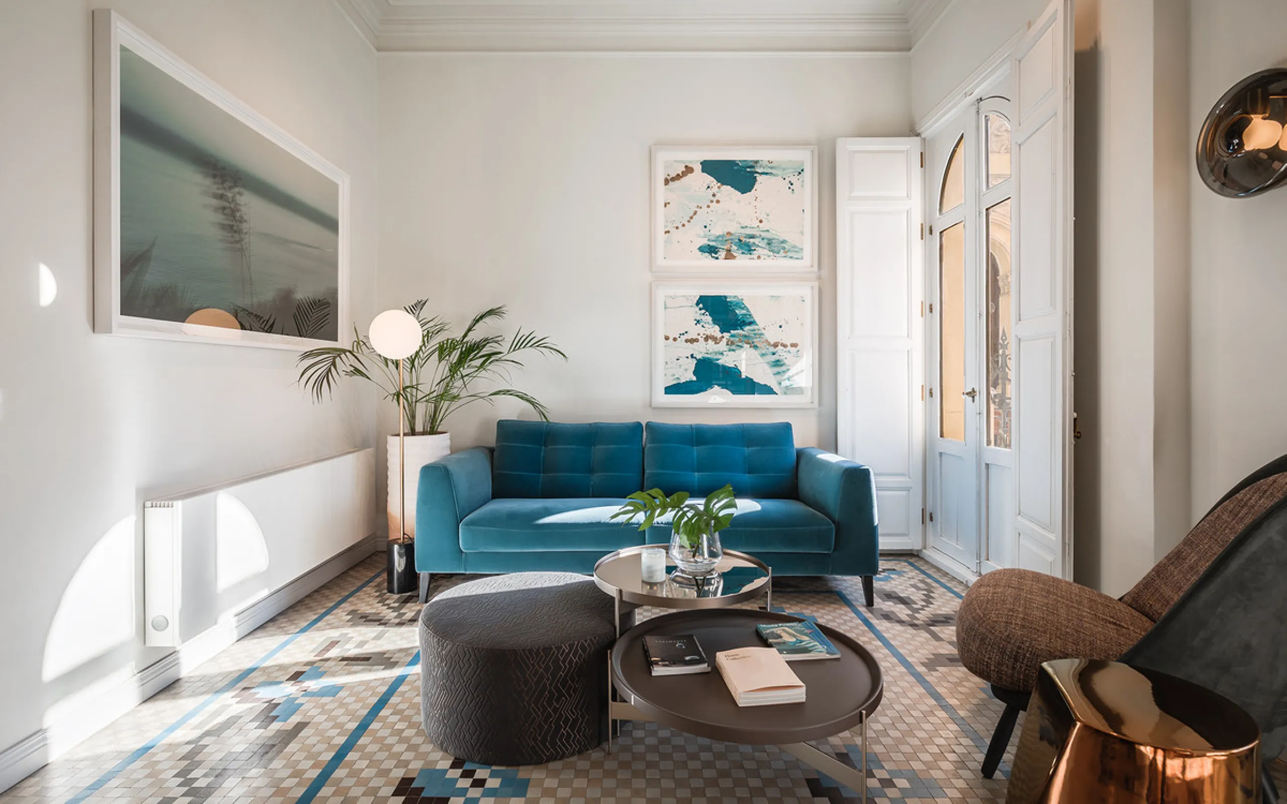 Spectacular luxury apartment located right on Paseo de Reding, in a unique building that forms part of the iconic Casas de Félix Sáenz, an architectural complex from the early 20th century. Its design, attributed to the renowned architect Fernando Guerrer