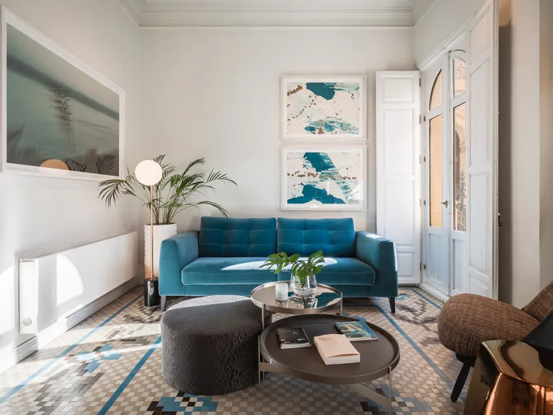 Spectacular luxury apartment located right on Paseo de Reding, in a unique building that forms part of the iconic Casas de Félix Sáenz, an architectural complex from the early 20th century. Its design, attributed to the renowned architect Fernando Guerrer