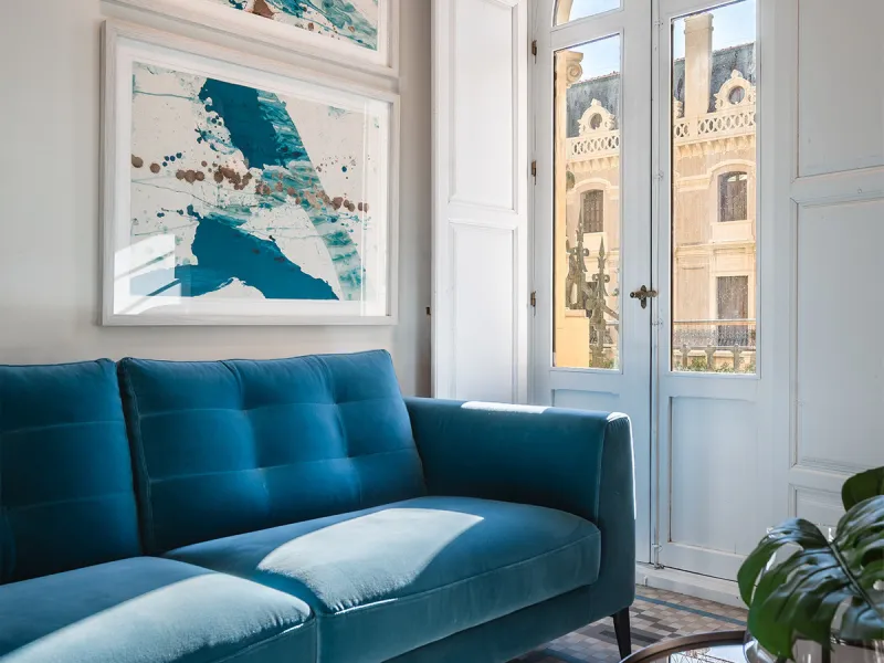 Spectacular luxury apartment located right on Paseo de Reding, in a unique building that forms part of the iconic Casas de Félix Sáenz, an architectural complex from the early 20th century. Its design, attributed to the renowned architect Fernando Guerrer