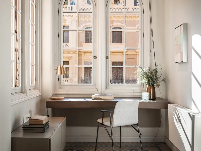 Spectacular luxury apartment located right on Paseo de Reding, in a unique building that forms part of the iconic Casas de Félix Sáenz, an architectural complex from the early 20th century. Its design, attributed to the renowned architect Fernando Guerrer