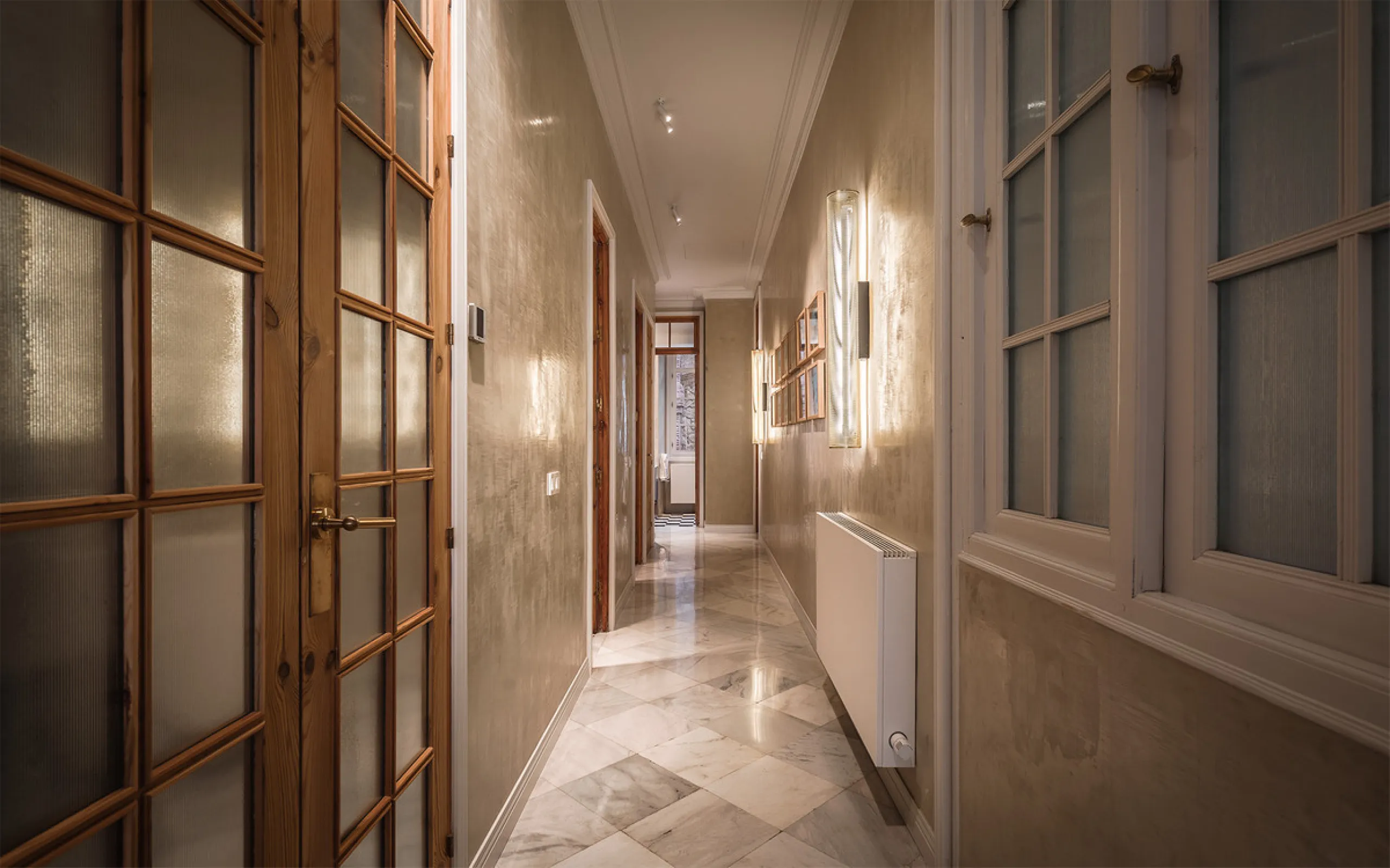 Spectacular luxury apartment located right on Paseo de Reding, in a unique building that forms part of the iconic Casas de Félix Sáenz, an architectural complex from the early 20th century. Its design, attributed to the renowned architect Fernando Guerrer