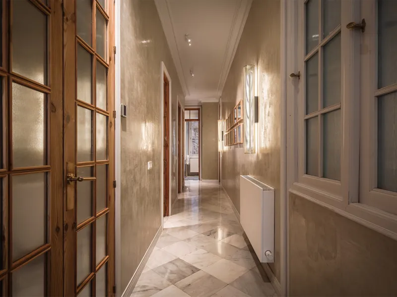 Spectacular luxury apartment located right on Paseo de Reding, in a unique building that forms part of the iconic Casas de Félix Sáenz, an architectural complex from the early 20th century. Its design, attributed to the renowned architect Fernando Guerrer