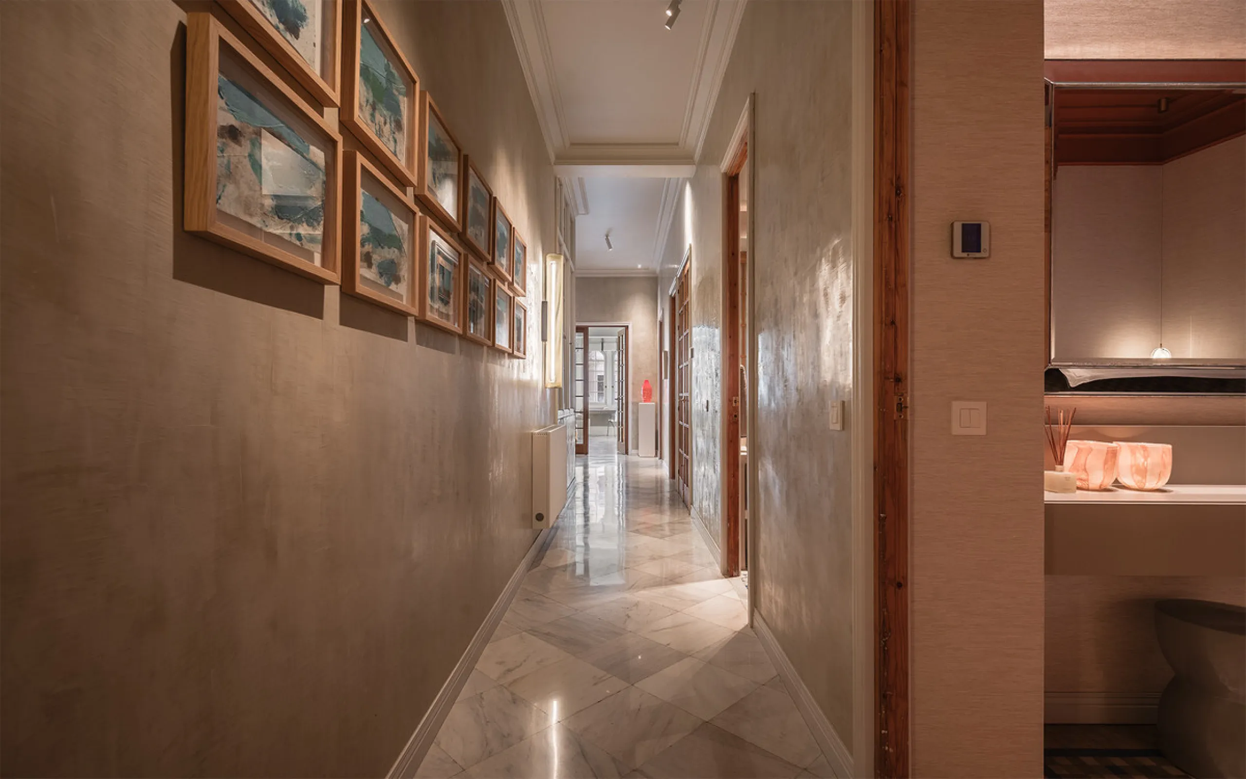 Spectacular luxury apartment located right on Paseo de Reding, in a unique building that forms part of the iconic Casas de Félix Sáenz, an architectural complex from the early 20th century. Its design, attributed to the renowned architect Fernando Guerrer
