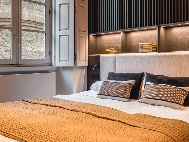 Spectacular luxury apartment located right on Paseo de Reding, in a unique building that forms part of the iconic Casas de Félix Sáenz, an architectural complex from the early 20th century. Its design, attributed to the renowned architect Fernando Guerrer