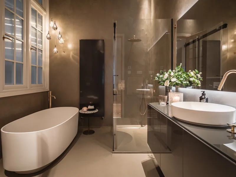 Spectacular luxury apartment located right on Paseo de Reding, in a unique building that forms part of the iconic Casas de Félix Sáenz, an architectural complex from the early 20th century. Its design, attributed to the renowned architect Fernando Guerrer