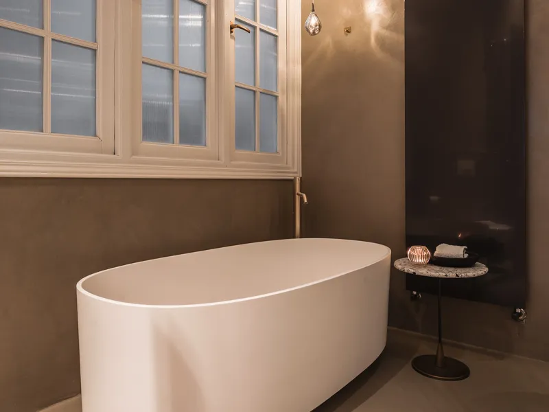 Spectacular luxury apartment located right on Paseo de Reding, in a unique building that forms part of the iconic Casas de Félix Sáenz, an architectural complex from the early 20th century. Its design, attributed to the renowned architect Fernando Guerrer