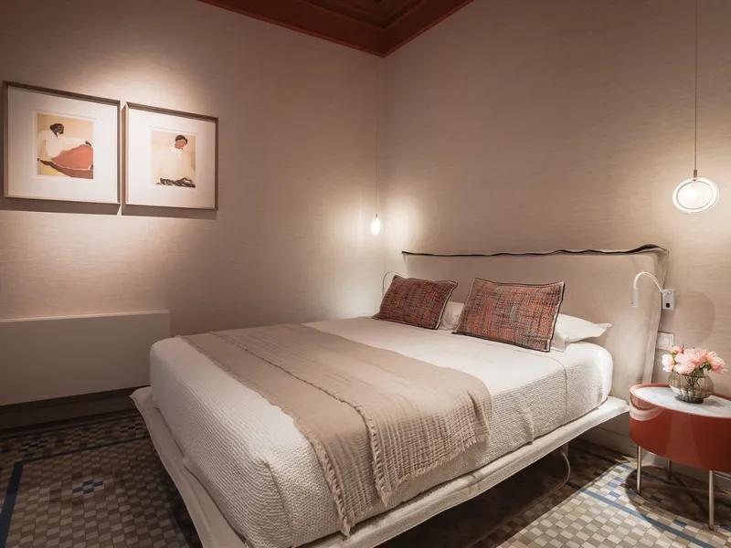 Spectacular luxury apartment located right on Paseo de Reding, in a unique building that forms part of the iconic Casas de Félix Sáenz, an architectural complex from the early 20th century. Its design, attributed to the renowned architect Fernando Guerrer