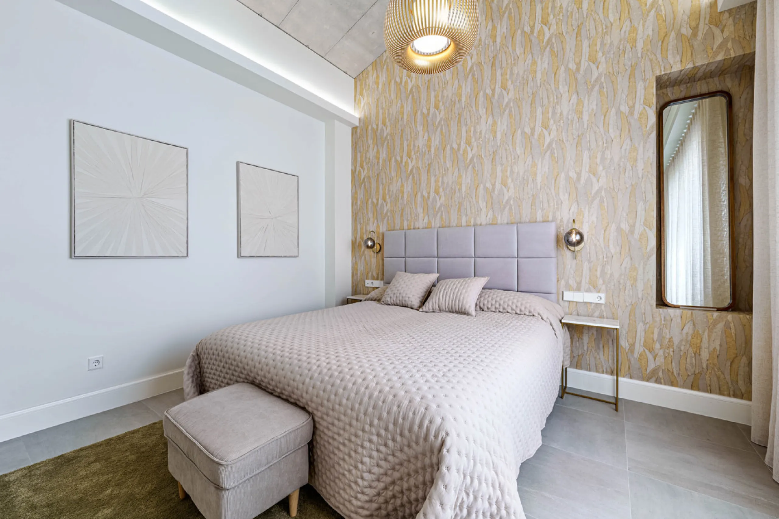 This stunning penthouse is located in a charming four-storey building constructed in 2021, right in the heart of Malaga's Historic Centre. With 122 m² of built area and two terraces totaling 52 m², the property boasts a sleek contemporary design and high-