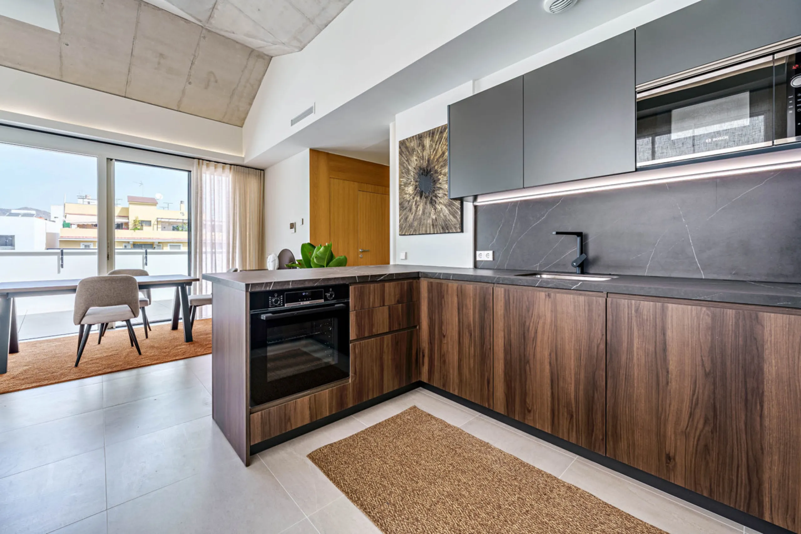 This stunning penthouse is located in a charming four-storey building constructed in 2021, right in the heart of Malaga's Historic Centre. With 122 m² of built area and two terraces totaling 52 m², the property boasts a sleek contemporary design and high-