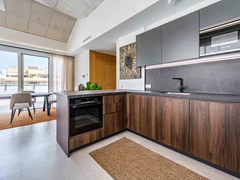 This stunning penthouse is located in a charming four-storey building constructed in 2021, right in the heart of Malaga's Historic Centre. With 122 m² of built area and two terraces totaling 52 m², the property boasts a sleek contemporary design and high-