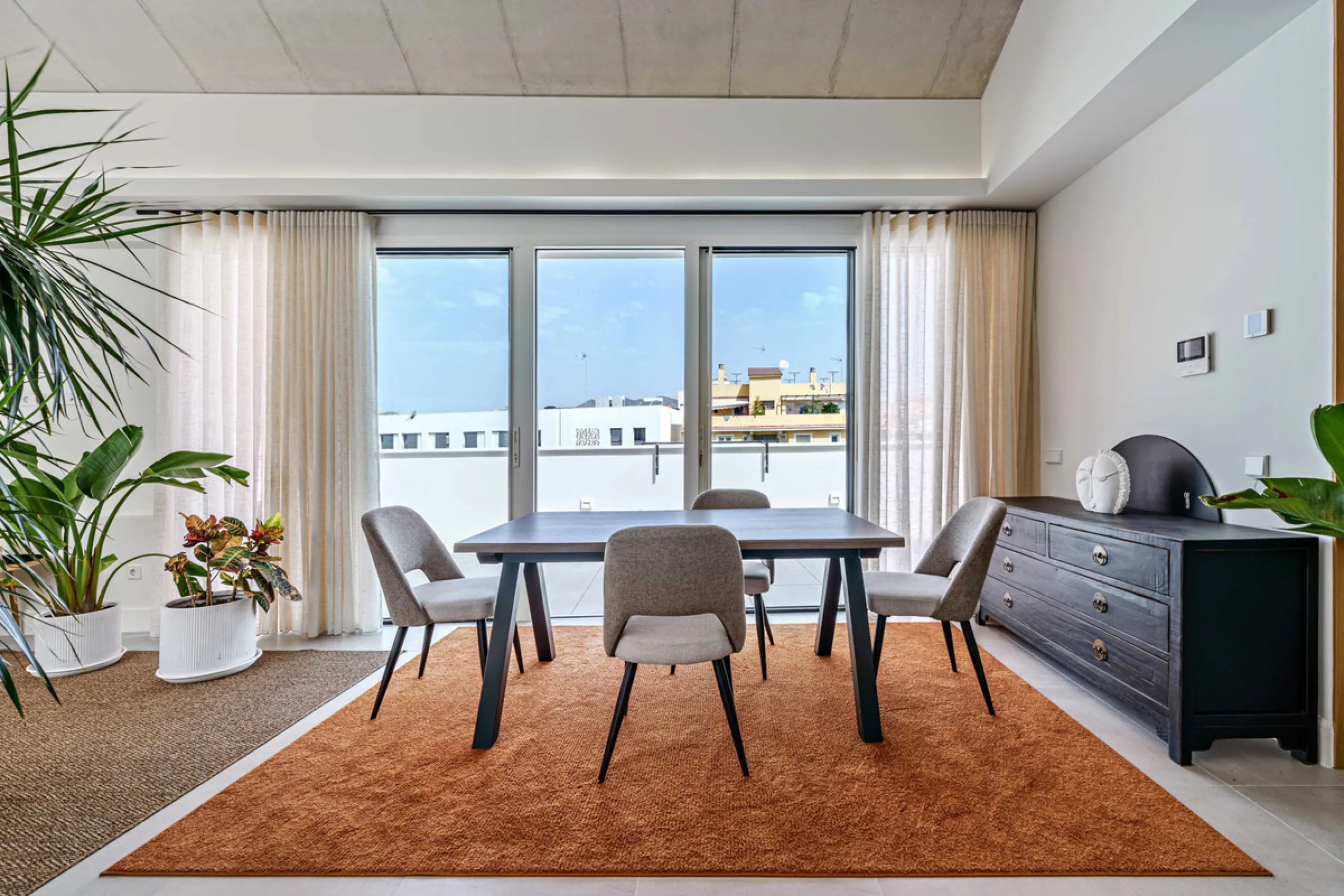 This stunning penthouse is located in a charming four-storey building constructed in 2021, right in the heart of Malaga's Historic Centre. With 122 m² of built area and two terraces totaling 52 m², the property boasts a sleek contemporary design and high-