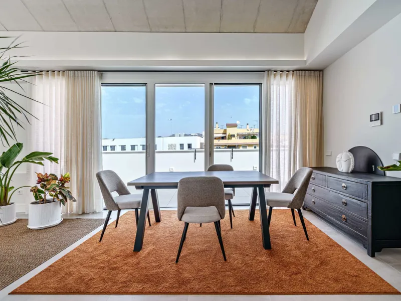 This stunning penthouse is located in a charming four-storey building constructed in 2021, right in the heart of Malaga's Historic Centre. With 122 m² of built area and two terraces totaling 52 m², the property boasts a sleek contemporary design and high-