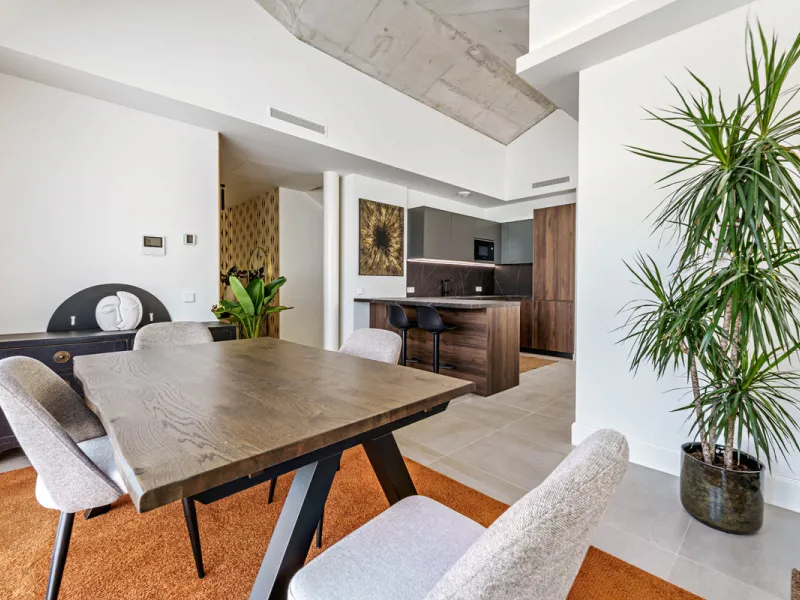 This stunning penthouse is located in a charming four-storey building constructed in 2021, right in the heart of Malaga's Historic Centre. With 122 m² of built area and two terraces totaling 52 m², the property boasts a sleek contemporary design and high-
