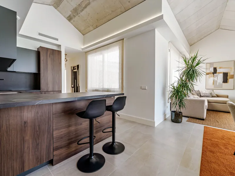 This stunning penthouse is located in a charming four-storey building constructed in 2021, right in the heart of Malaga's Historic Centre. With 122 m² of built area and two terraces totaling 52 m², the property boasts a sleek contemporary design and high-