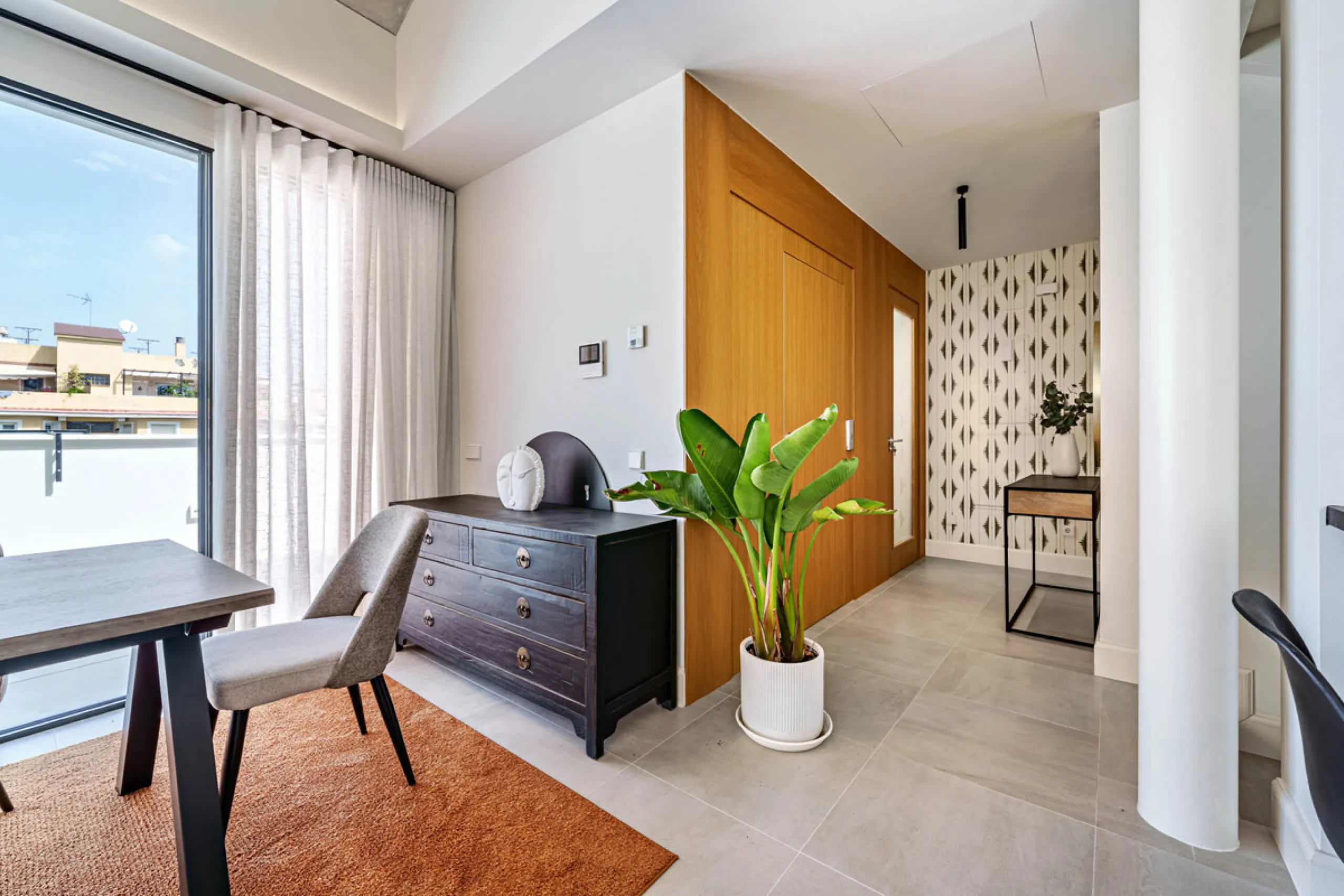 This stunning penthouse is located in a charming four-storey building constructed in 2021, right in the heart of Malaga's Historic Centre. With 122 m² of built area and two terraces totaling 52 m², the property boasts a sleek contemporary design and high-