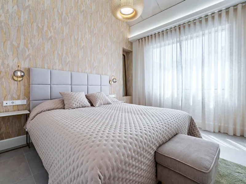 This stunning penthouse is located in a charming four-storey building constructed in 2021, right in the heart of Malaga's Historic Centre. With 122 m² of built area and two terraces totaling 52 m², the property boasts a sleek contemporary design and high-