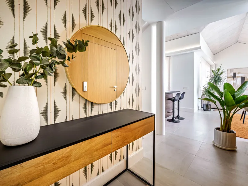 This stunning penthouse is located in a charming four-storey building constructed in 2021, right in the heart of Malaga's Historic Centre. With 122 m² of built area and two terraces totaling 52 m², the property boasts a sleek contemporary design and high-