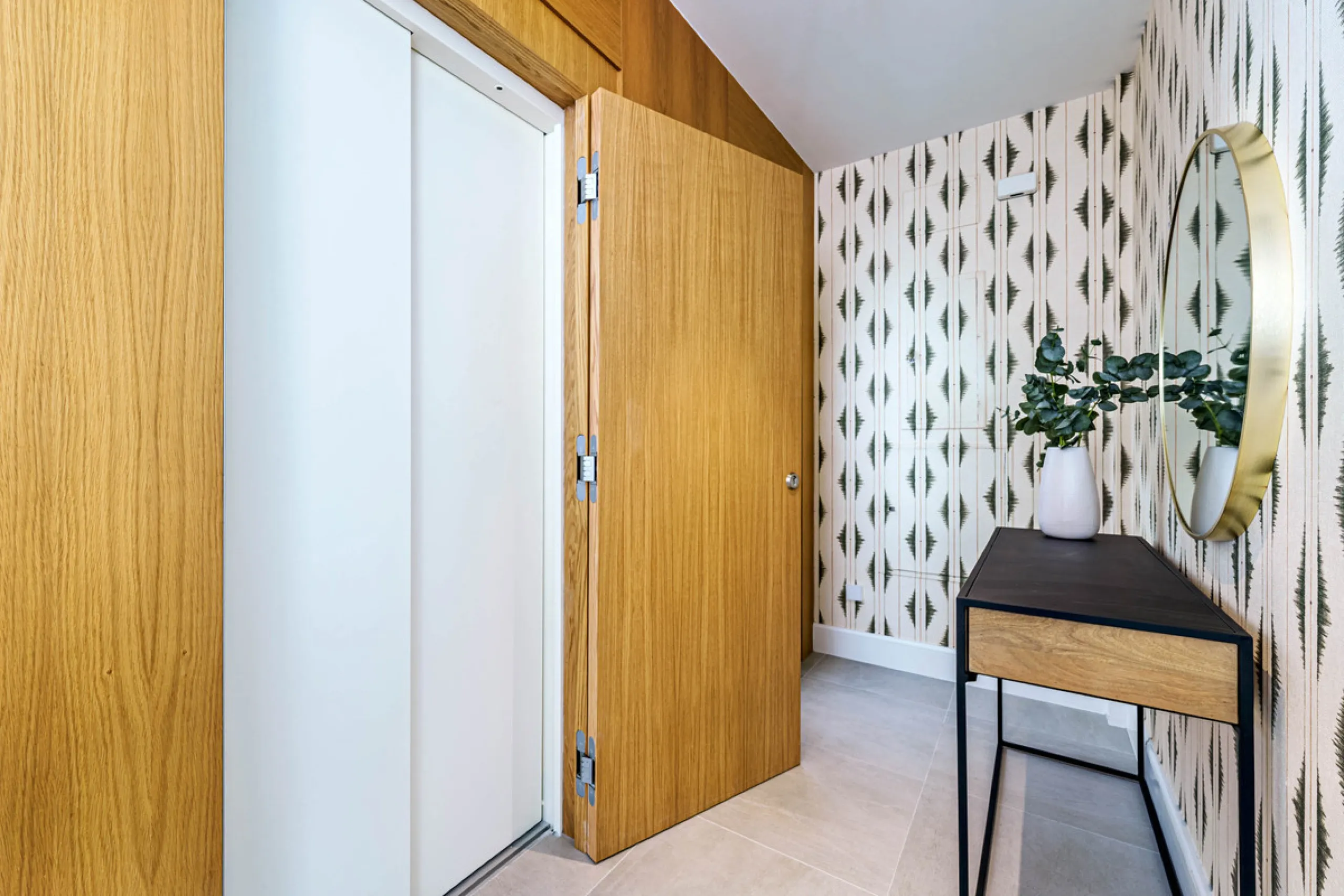 This stunning penthouse is located in a charming four-storey building constructed in 2021, right in the heart of Malaga's Historic Centre. With 122 m² of built area and two terraces totaling 52 m², the property boasts a sleek contemporary design and high-