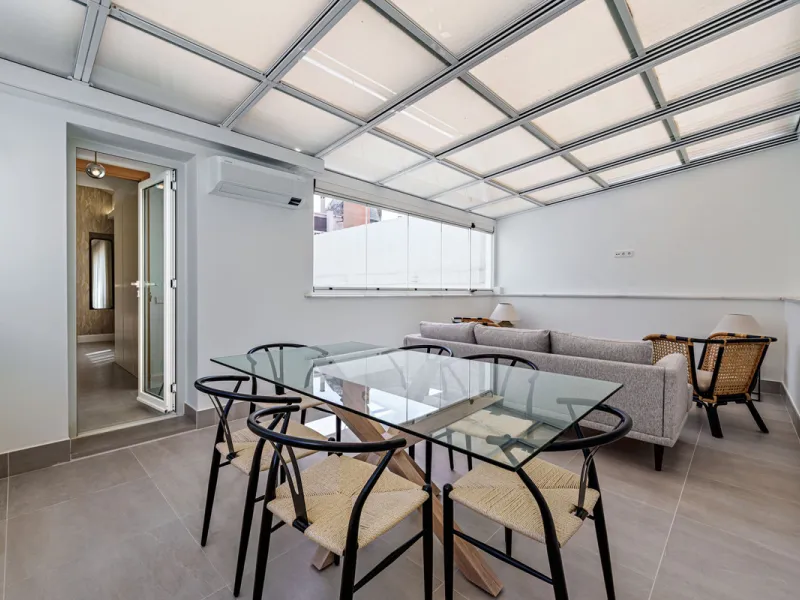 This stunning penthouse is located in a charming four-storey building constructed in 2021, right in the heart of Malaga's Historic Centre. With 122 m² of built area and two terraces totaling 52 m², the property boasts a sleek contemporary design and high-