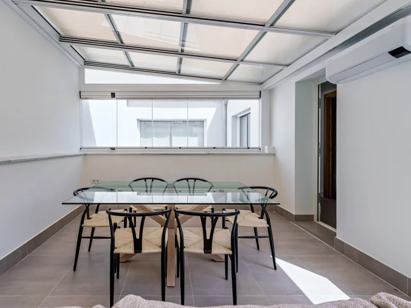 This stunning penthouse is located in a charming four-storey building constructed in 2021, right in the heart of Malaga's Historic Centre. With 122 m² of built area and two terraces totaling 52 m², the property boasts a sleek contemporary design and high-